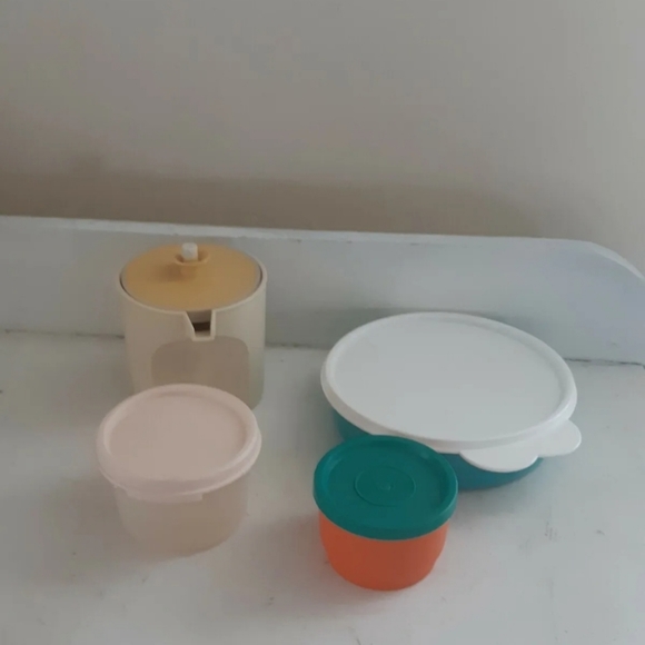 Tupperware lot of 4 used, Pitcher, condiment caddy, snacks tray - Picture 9 of 11